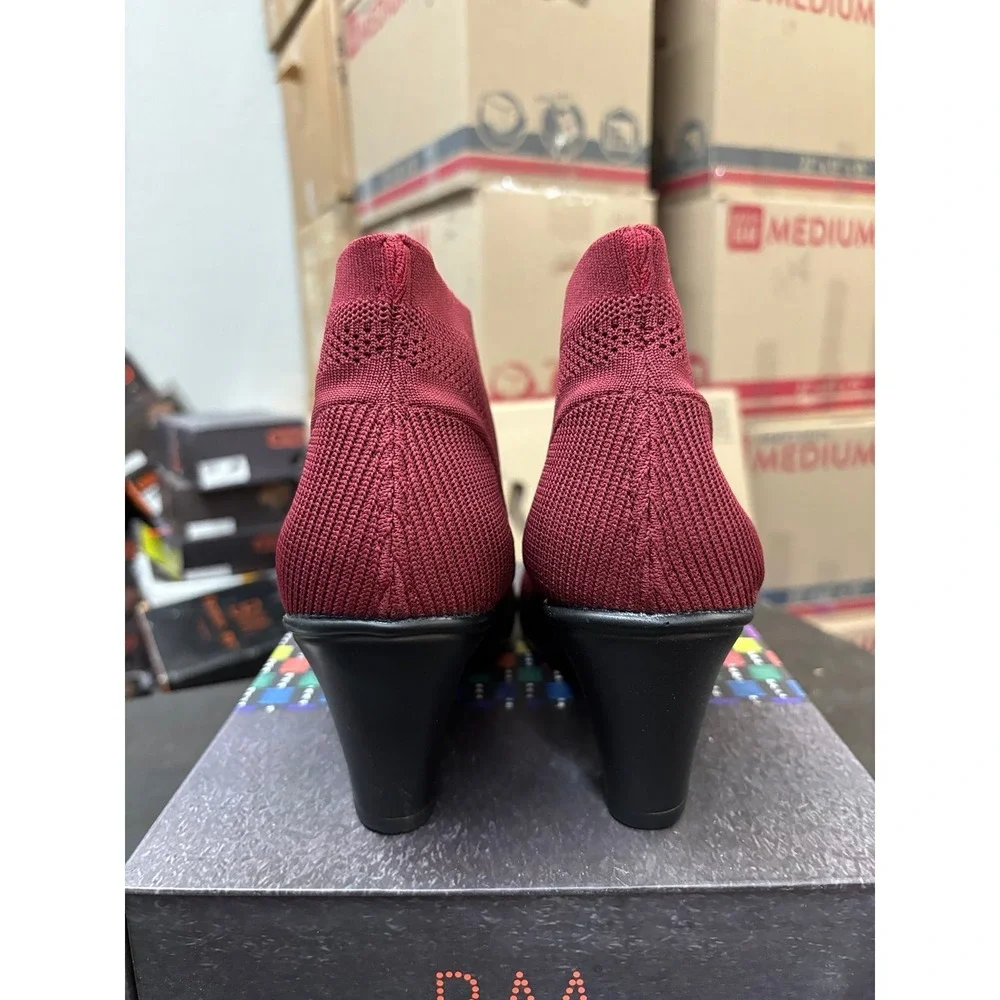 Bernie Mev Doll Burgundy Knit Ankle Boots Block Heel Womens Size 7.5-8 NEW